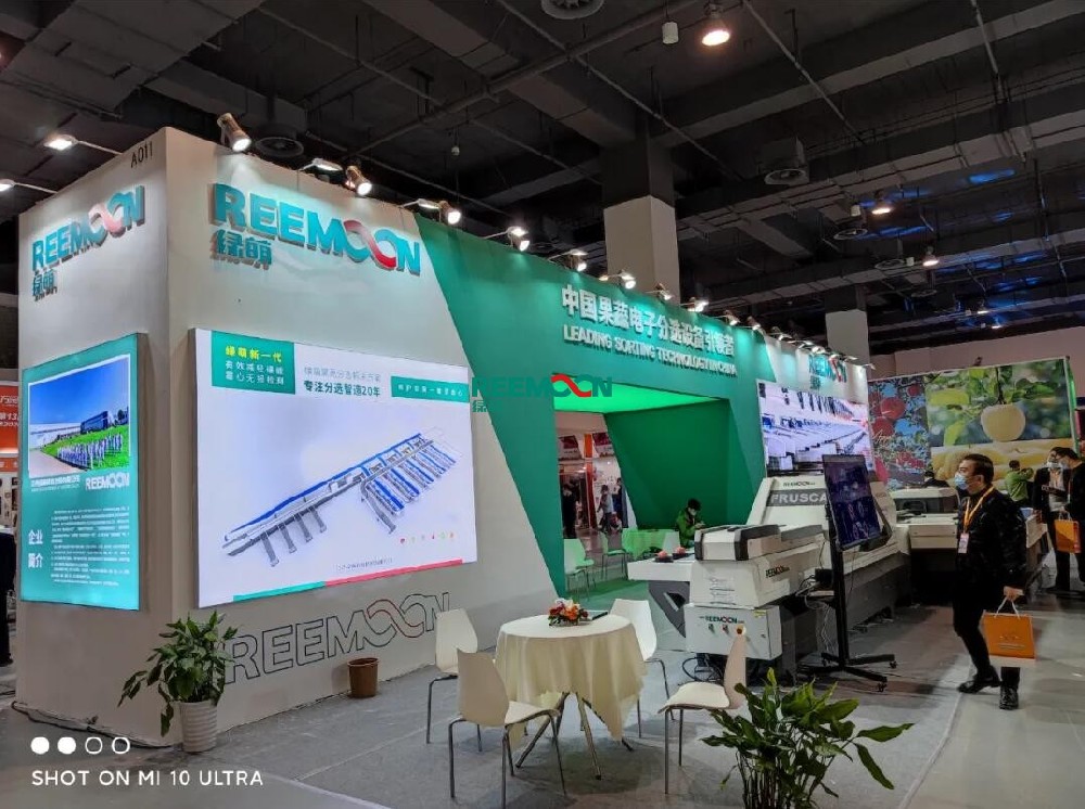 綠萌分選 讓您的水果好吃看得見綠萌出展2020萬果風云第13屆亞洲果蔬博覽會時間：2020年11月23日—11月24日地點：上?？鐕少彆怪行模ü鈴臀髀?739號）A館A011江西綠萌科技控股有限公司是一家專注于果蔬采后分選處理的企業(yè)，公司自成立之日起，就致力于用科技及創(chuàng)新推動世界水果采后技術(shù)進步。經(jīng)過19年發(fā)展，
